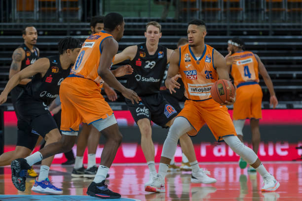 随后迅速迎 随后迅速迎